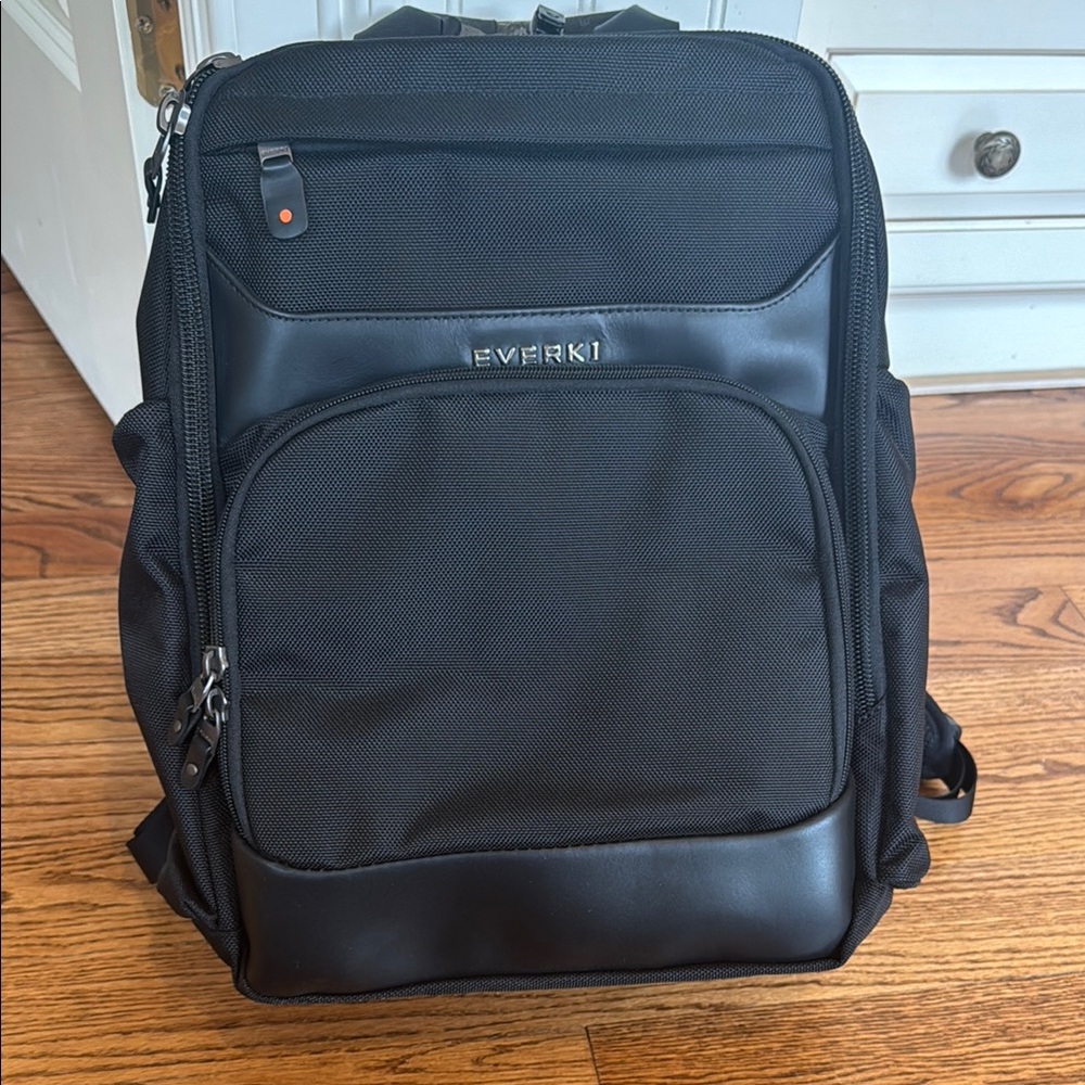Black Men's Everki Backpack